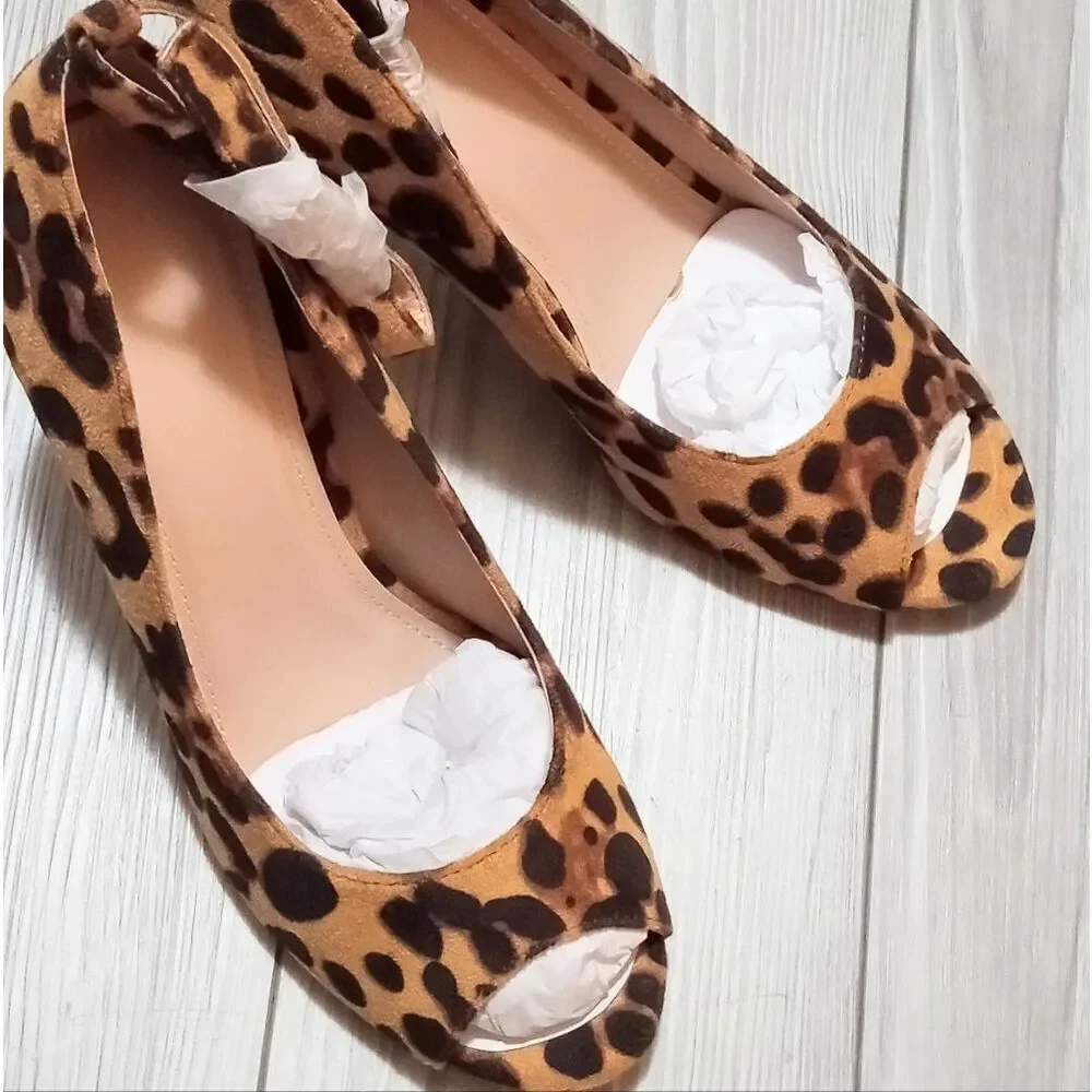 (S-4377) Leopard Stiletto Heels Sz 6.5